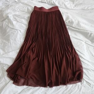 ARITZIA wilfred twirl pleated midi skirt maroon